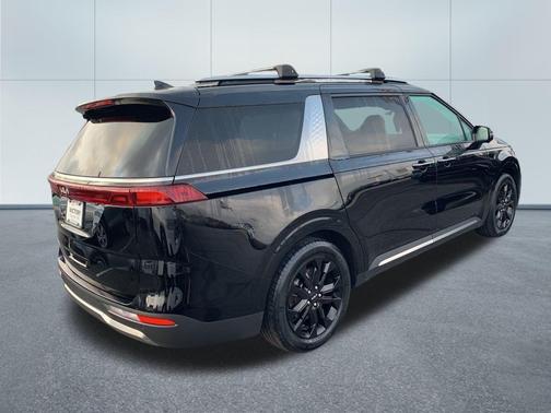 2023 Kia Carnival SX