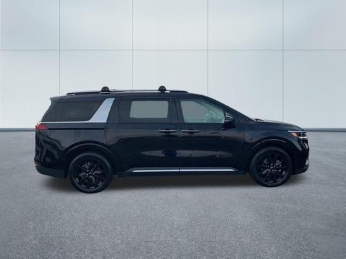 2023 Kia Carnival SX