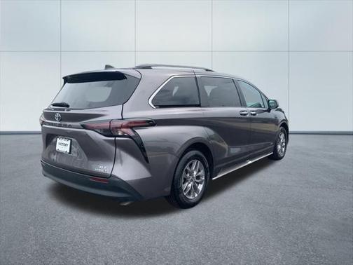 2024 Toyota Sienna XLE 7 Passenger