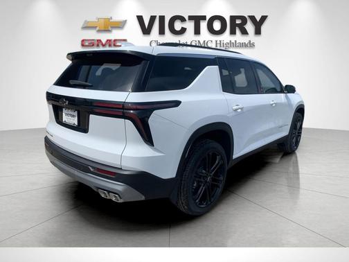 Summit White 2026 Chevrolet Traverse LT