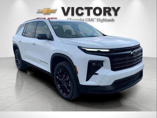 Summit White 2026 Chevrolet Traverse LT
