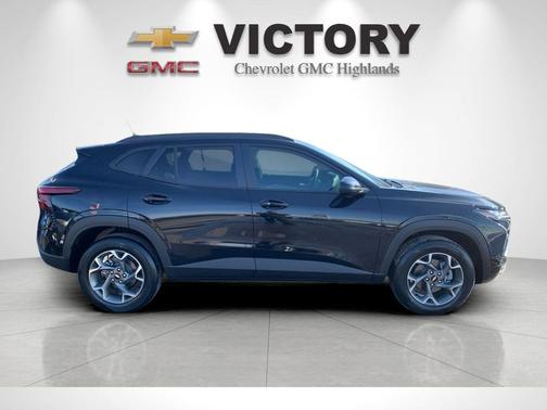 Mosaic Black Metallic 2026 Chevrolet Trax LT