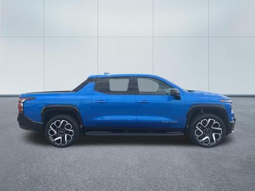 2025 Chevrolet Silverado EV RST