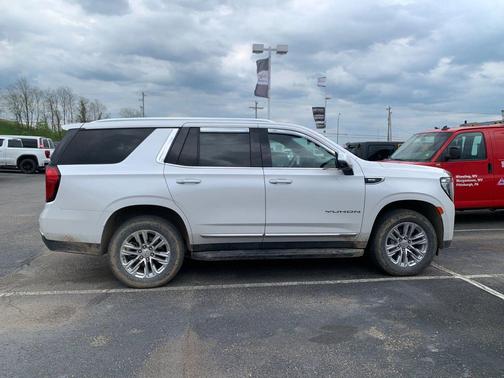 White Frost Tricoat 2024 GMC Yukon SLT