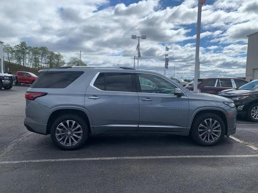 2023 Chevrolet Traverse Premier