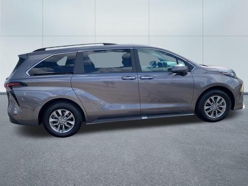 2024 Toyota Sienna XLE 7 Passenger