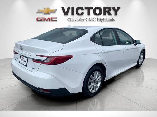 Ice 2025 Toyota Camry LE