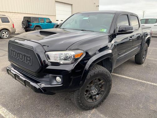 2017 Toyota Tacoma SR