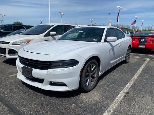 Bright White Clearcoat 2015 Dodge Charger SXT