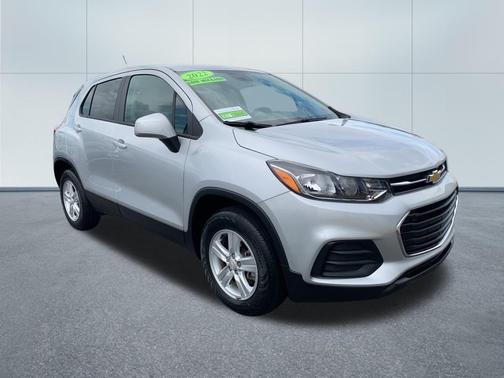 Silver Ice Metallic 2022 Chevrolet Trax LS