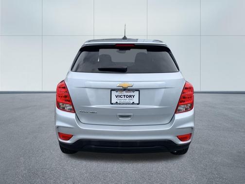 Silver Ice Metallic 2022 Chevrolet Trax LS