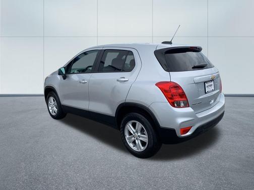 Silver Ice Metallic 2022 Chevrolet Trax LS