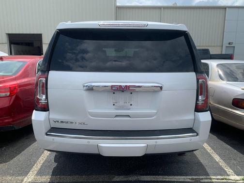 Summit White 2017 GMC Yukon XL Denali
