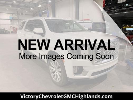 White Frost Tricoat 2023 GMC Yukon XL Denali