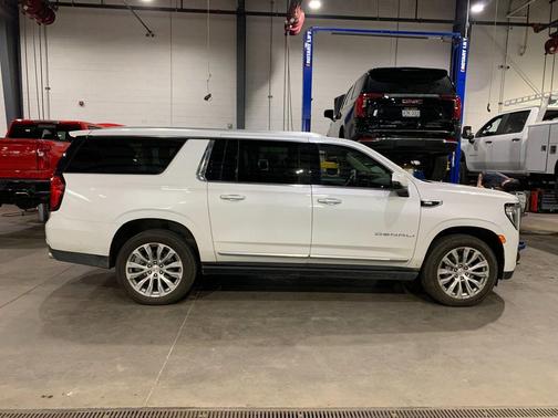 White Frost Tricoat 2023 GMC Yukon XL Denali