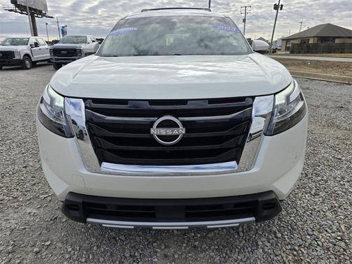 2023 Nissan Pathfinder Platinum FWD