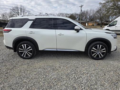 2023 Nissan Pathfinder Platinum FWD