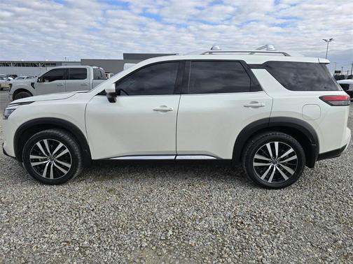 2023 Nissan Pathfinder Platinum FWD