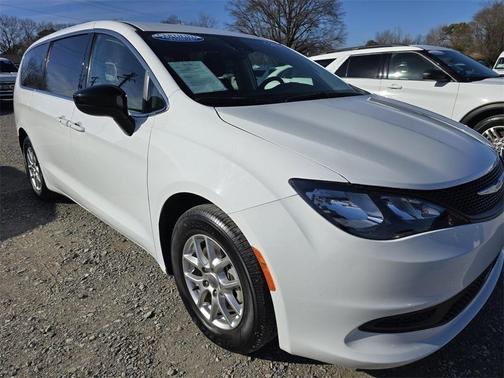 2024 Chrysler Voyager LX