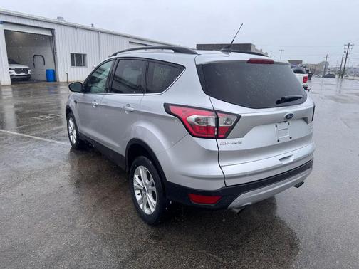 INGOT SILVER METALLIC 2018 Ford Escape SE