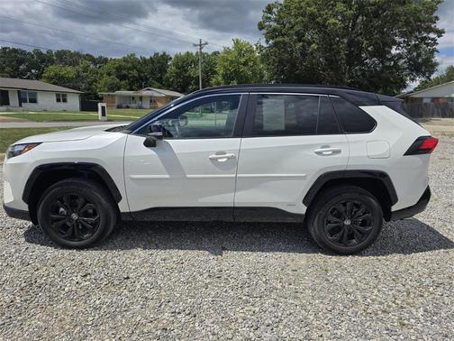 2022 Toyota RAV4 Hybrid SE