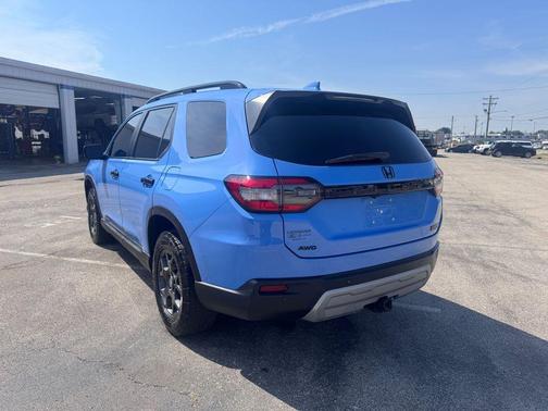 Diffused Sky Pearl 2025 Honda Pilot TrailSport