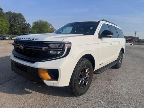 Star White Metallic Tri-Coat 2026 Ford Expedition Tremor