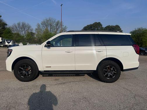 Star White Metallic Tri-Coat 2026 Ford Expedition Tremor