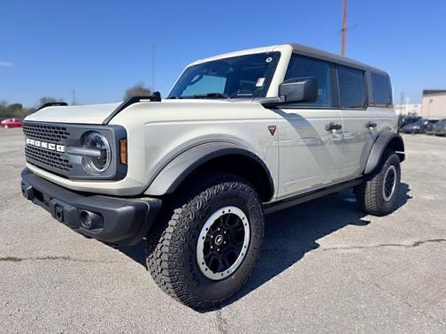DESERT SAND 2026 Ford Bronco Badlands