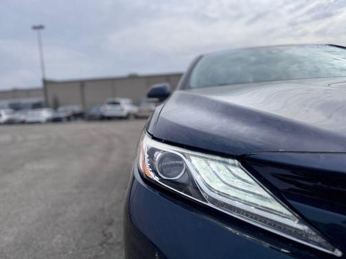 2019 Toyota Camry Hybrid XLE
