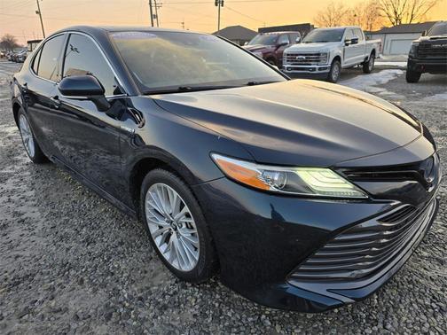 2019 Toyota Camry Hybrid LE