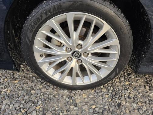 2019 Toyota Camry Hybrid LE