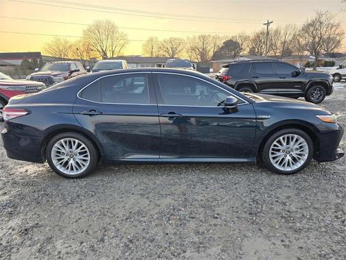 2019 Toyota Camry Hybrid LE