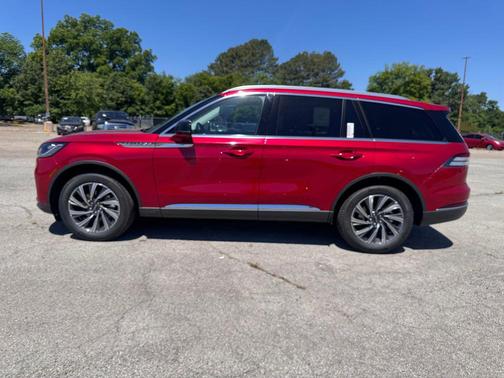 RED CARPET MET TC 2026 Lincoln Aviator Premiere