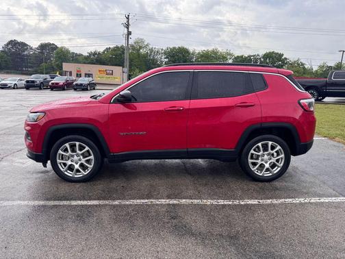 Redline Pearlcoat 2023 Jeep Compass Latitude Lux