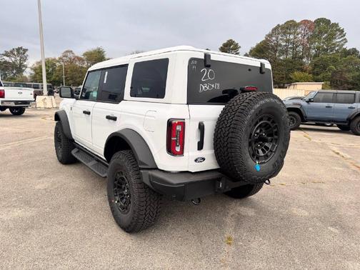 Oxford White 2026 Ford Bronco Badlands