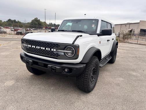 Oxford White 2026 Ford Bronco Badlands
