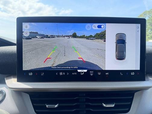 Space White Metallic 2026 Ford Explorer Active