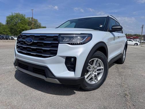 Space White Metallic 2026 Ford Explorer Active