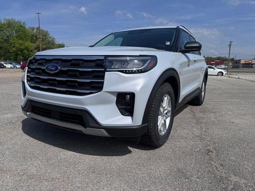 Space White Metallic 2026 Ford Explorer Active