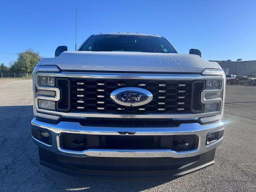 OXFORD WHITE 2026 Ford F-350 Lariat
