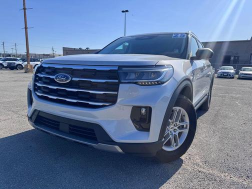 SPACE WHITE METALLIC 2025 Ford Explorer Active