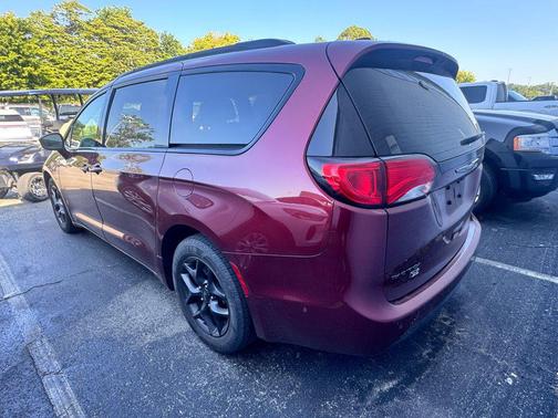 Velvet Red Pearlcoat 2019 Chrysler Pacifica Touring-L Plus