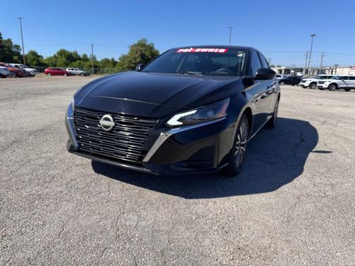 Super Black 2025 Nissan Altima 2.5 SV