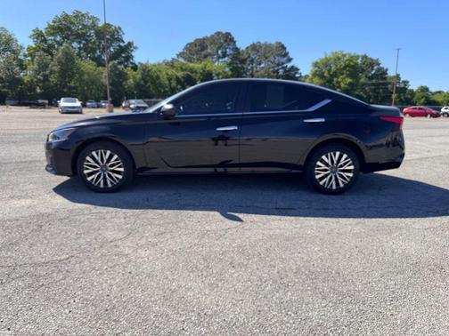 Super Black 2025 Nissan Altima 2.5 SV
