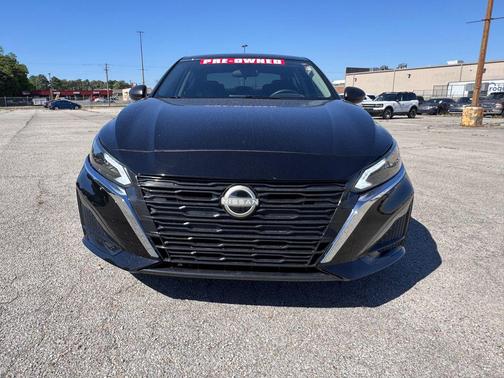 Super Black 2025 Nissan Altima 2.5 SV