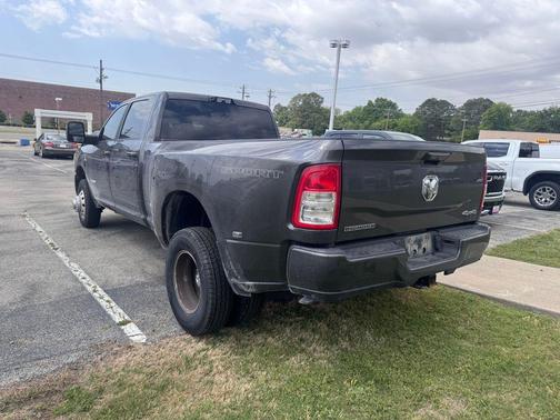 Granite Crystal Metallic Clearcoat 2024 RAM 3500 Big Horn Crew Cab 4x4 8' Box