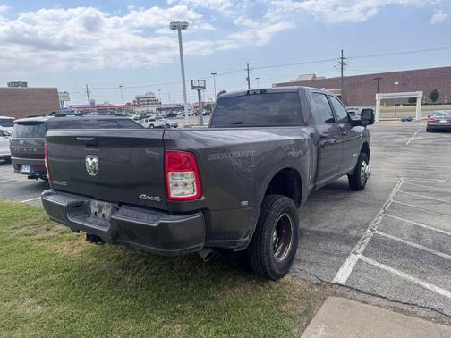 Granite Crystal Metallic Clearcoat 2024 RAM 3500 Big Horn Crew Cab 4x4 8' Box