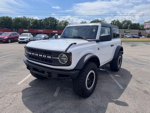 OXFORD WHITE 2023 Ford Bronco Black Diamond