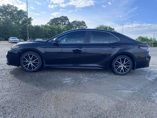 Midnight Black Metallic 2021 Toyota Camry SE